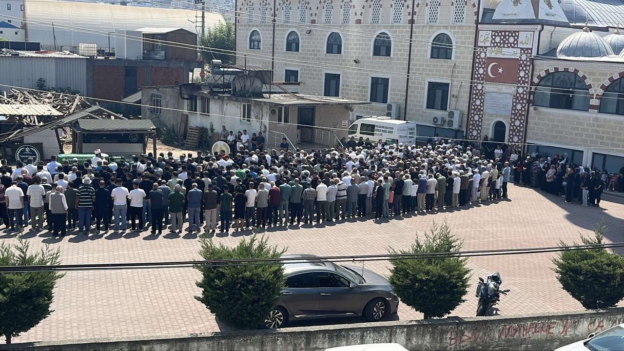3 kardeş aynı gün toprağa verildi! Gülşah'ın hayali yarım kaldı 7